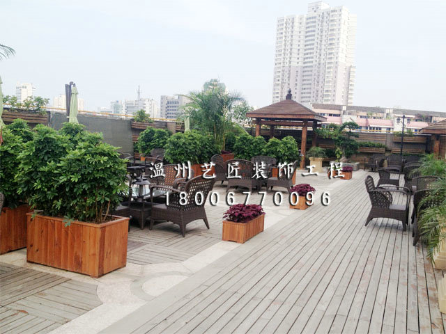 屋頂花園與防腐木亭子